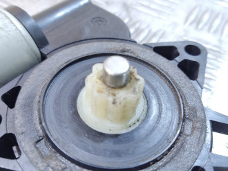 Моторчик стеклоподъемника левый задний Mazda 6 GG