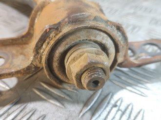 Рычаг передний правый нижний Mazda 323 1994-1998