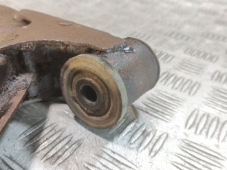 Рычаг передний левый нижний Mazda 323 1994-1998