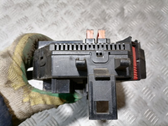 Блок предохранителей салонный S 221