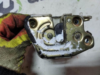 Замок двери задней левой Mitsubishi Pajero 1997-2001