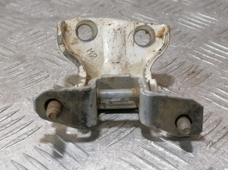 Петля двери задней левой верхняя Mitsubishi Legnum EA