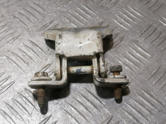 Петля двери задней левой верхняя Mitsubishi Legnum EA