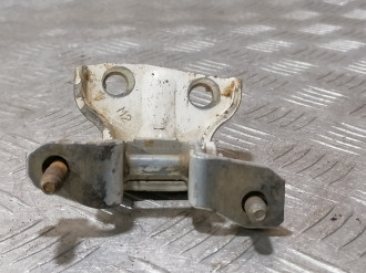 Петля двери задней левой верхняя Mitsubishi Legnum EA