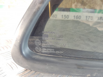 Стекло двери задней правой форточка Nissan Almera Classic