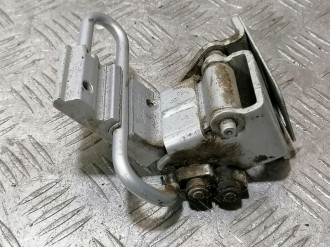 Петля двери задней левой нижняя Volkswagen Passat b5 1996-2000