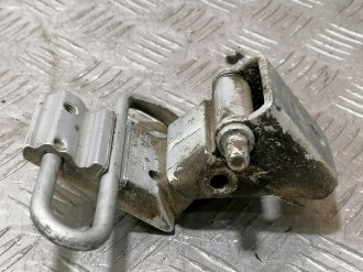 Петля двери задней правой нижняя Volkswagen Passat b5 1996-2000