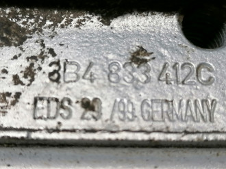 Петля двери задней правой нижняя Volkswagen Passat b5 1996-2000