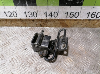 Петля двери задней правой нижняя Volkswagen Touareg 2002 2010