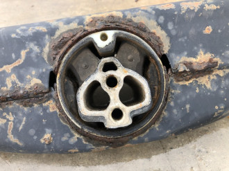 Кронштейн кпп Volkswagen Touareg 2002 2010