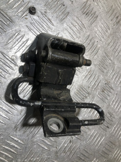 Петля двери задней правой нижняя Volkswagen Touareg 2002 2010