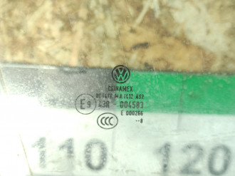 Стекло двери передней правой Volkswagen Jetta 2005-2011