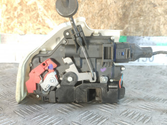 Замок двери передней левой Volkswagen Jetta 2005-2011