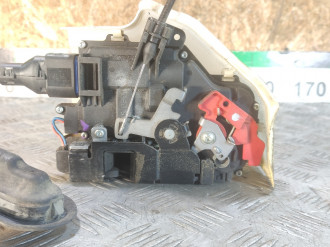 Замок двери передней правой Volkswagen Jetta 2005-2011