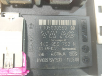 Моторчик стеклоподъемника правый передний Volkswagen Jetta 2005-2011