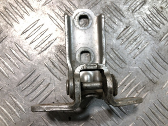 Петля двери задней правой нижняя Cadillac Sts 2005-2011