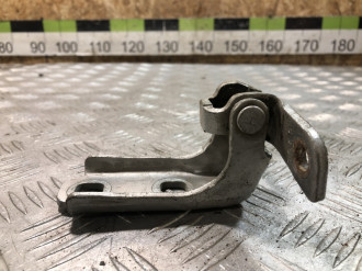 Петля двери задней правой нижняя Cadillac Sts 2005-2011