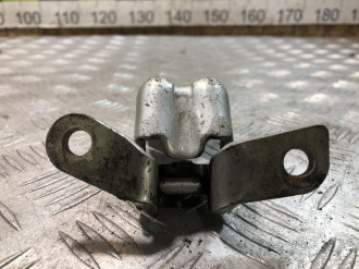 Петля двери задней правой нижняя Cadillac Sts 2005-2011