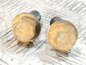 Болт крепления суппорта переднего Chery Tiggo T11