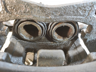 Суппорт передний левый Chevrolet Captiva  2006-2010