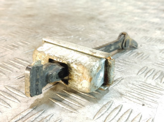 Ограничитель двери передний Chevrolet Cruze 2009-2016