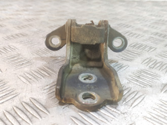 Петля двери передней левой нижняя Chevrolet Captiva  2006-2010