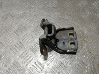 Петля двери задней левой нижняя Chrysler Pacifica 2003-2008