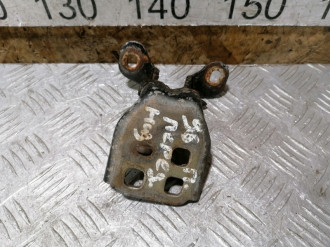 Петля двери передней правой нижняя Chrysler Pacifica 2003-2008