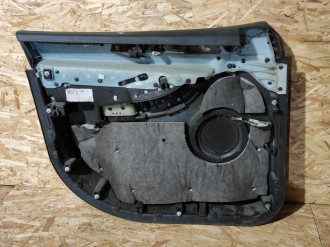 Обшивка двери передней правой Chrysler Pacifica 2003-2008
