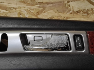 Обшивка двери передней правой Chrysler Pacifica 2003-2008