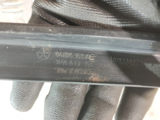 Накладка стекла двери передней правой Chrysler Pacifica 2003-2008