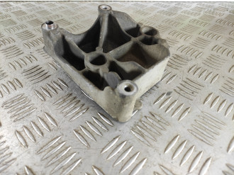 Кронштейн компрессора кондиционера Citroen C4 2005-2011
