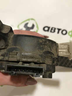 Педаль газа Audi Q7  2005 2015