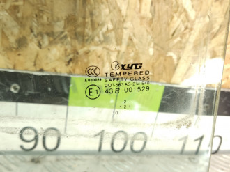Стекло двери задней правой Audi Q7  2005 2015