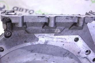 Крышка коленвала Audi A6 c6 C6