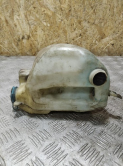 Бачок омывателя лобового стекла Audi 80/90 1986-1991