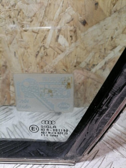 Стекло кузовное глухое заднее правое Audi 80/90 1986 1991