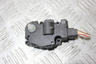 Моторчик заслонки отопителя Audi Q5 2008-2017