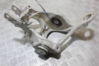 Кулак задний левый Audi Q5 2008-2017