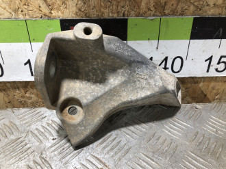 Кронштейн кпп Audi A6 c5 C5
