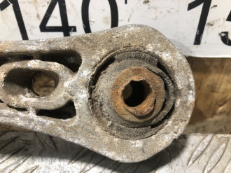 Опора кпп Audi A3  1996-2003