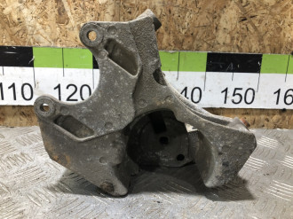 Кронштейн компрессора кондиционера Audi A6 c5 C5 1997-20