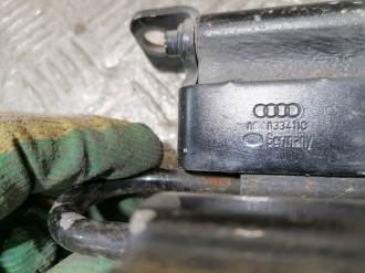 Петля двери задней левой нижняя Audi 100 C4 1991-19