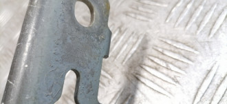 Петля капота левая Audi A6 c6 C6