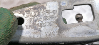 Петля крышки багажника правая Audi A6 c6 C6 2004-20