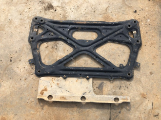 Распорка передняя Audi A6 c7 C7