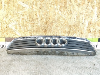 Решетка радиатора Audi A3  1996-2003
