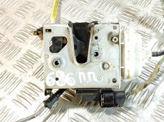 Замок двери передней правой Audi A3  1996-2003