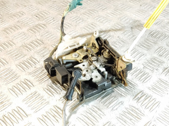 Замок двери передней правой Audi A3  1996-2003