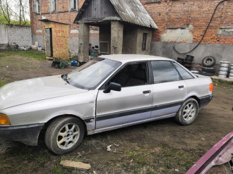 В разборе Audi 80/90 1986-1991